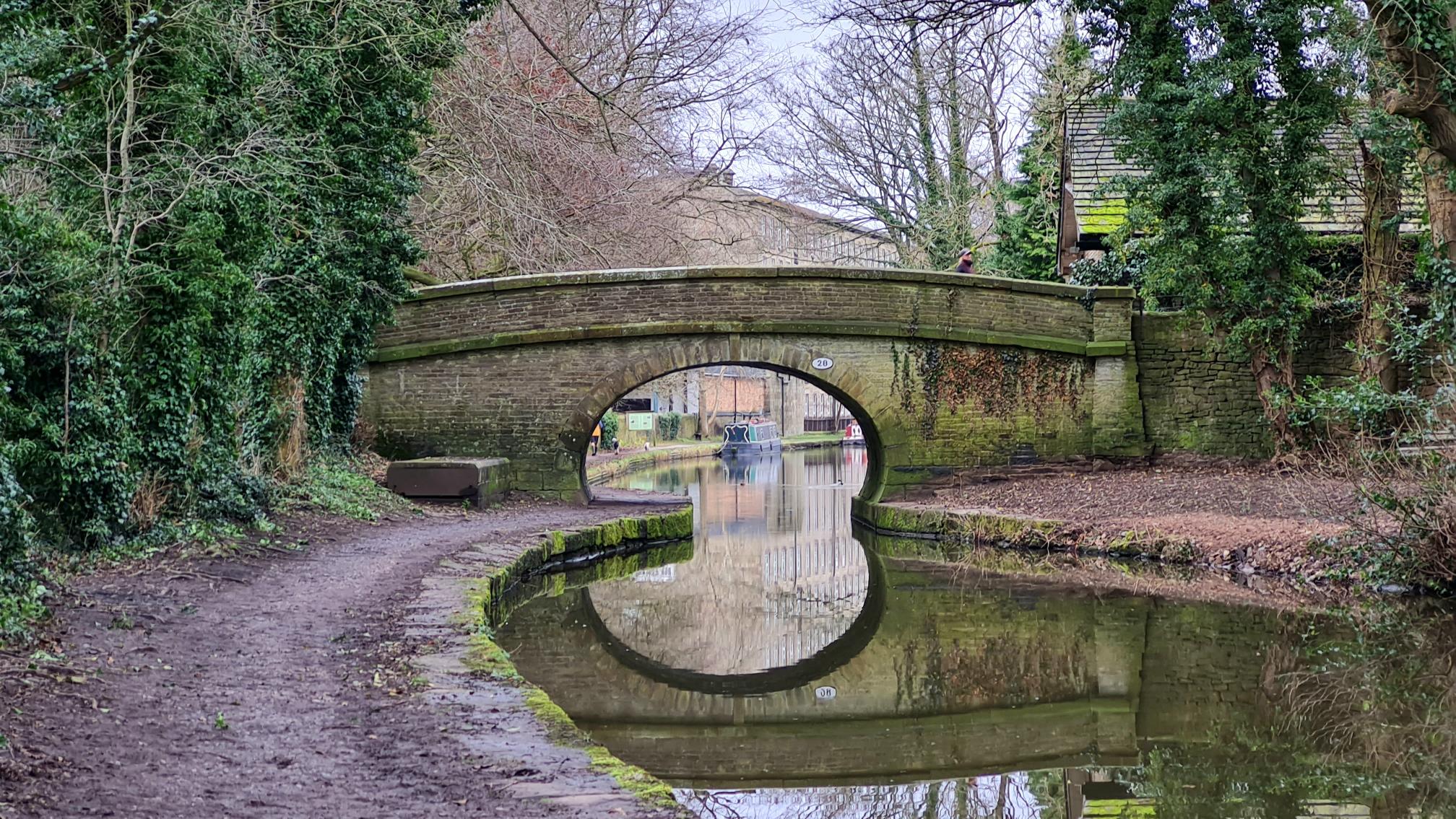 Landscape view of Macclesfield Canal