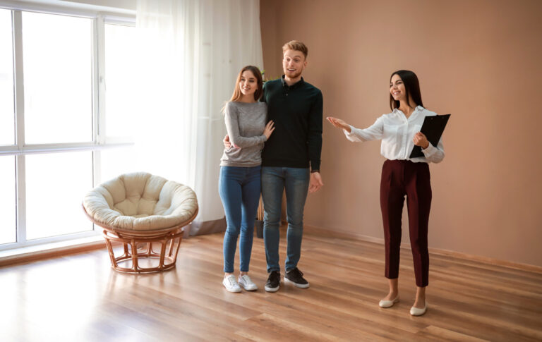 Estate agent showing a couple around a bright rental property, reflecting landlord guidance, tenant management and compliance under the Renters’ Rights Act in Northampton.