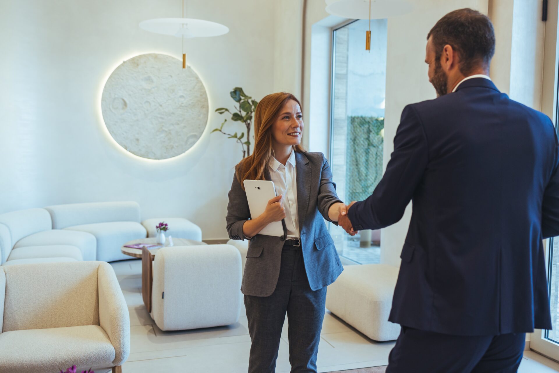 Northwood Liverpool agent shaking hands with a homeowner selling their property