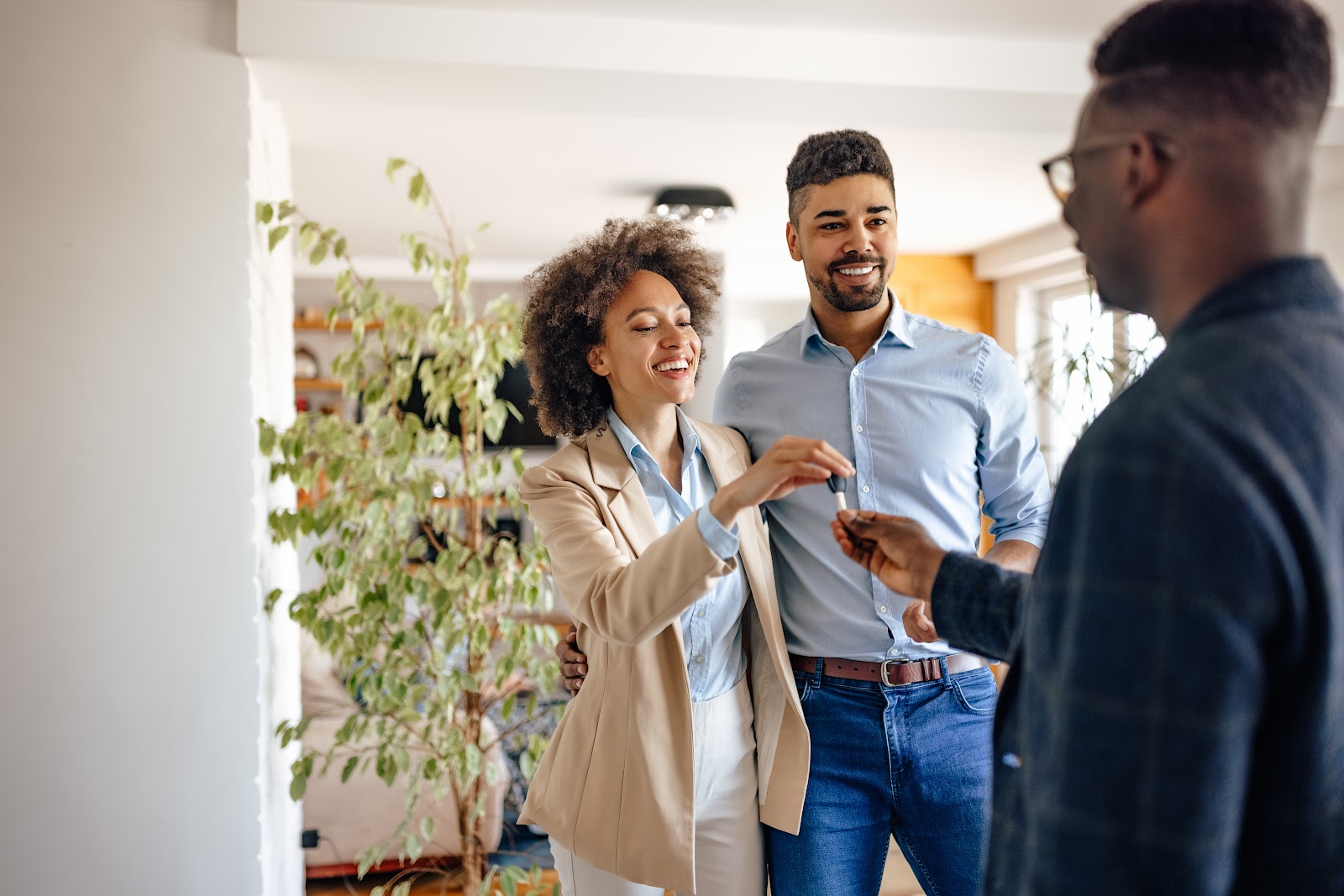 Estate agent meeting homeowners selling in Bristol BS2